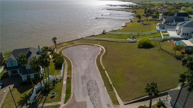 863 Cliff Dr, Portland, TX 78374