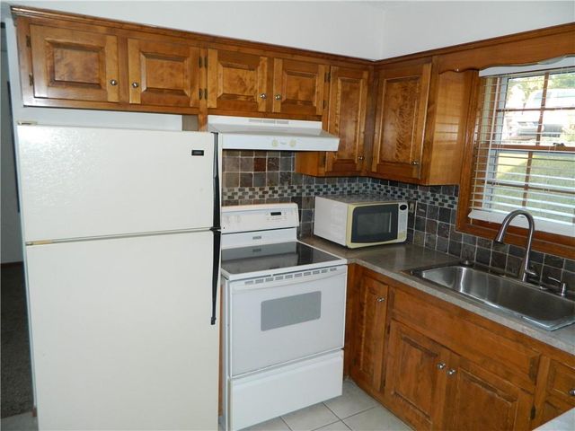 3619 Lakecrest Court, Lawrence, KS 66049