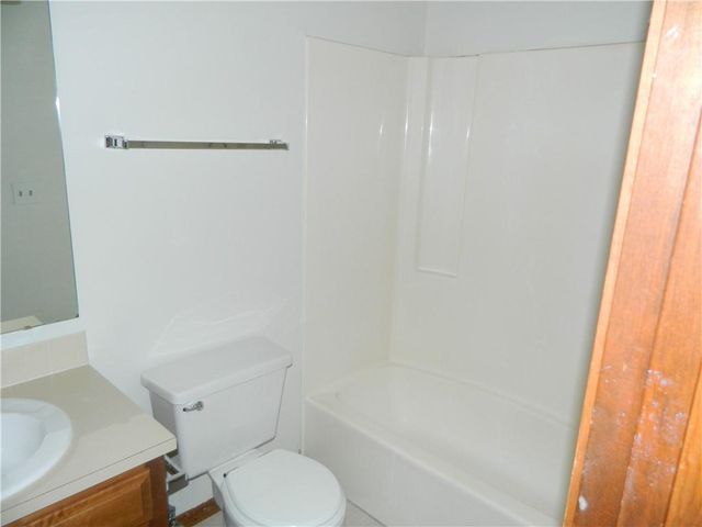 3619 Lakecrest Court, Lawrence, KS 66049