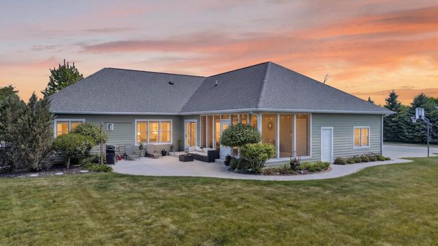 2707 Rolling Meadows DRIVE, Sheboygan, WI 53083