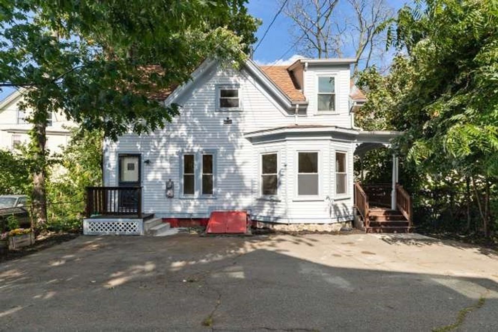 69 Franklin St, Lynn, MA 01902