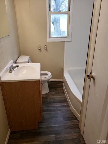 111 Henry Street, East Alton, IL 62024