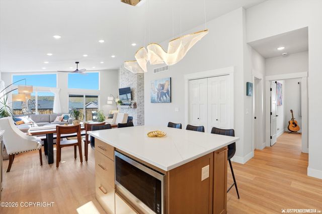 8862 Chalk Hill Loop, Anchorage, AK 99502