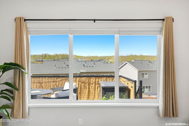 8862 Chalk Hill Loop, Anchorage, AK 99502