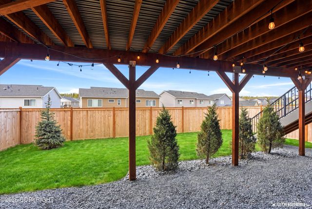 8862 Chalk Hill Loop, Anchorage, AK 99502
