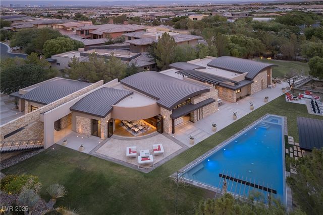 55 Skybird Court, Las Vegas, NV 89135