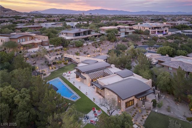 55 Skybird Court, Las Vegas, NV 89135