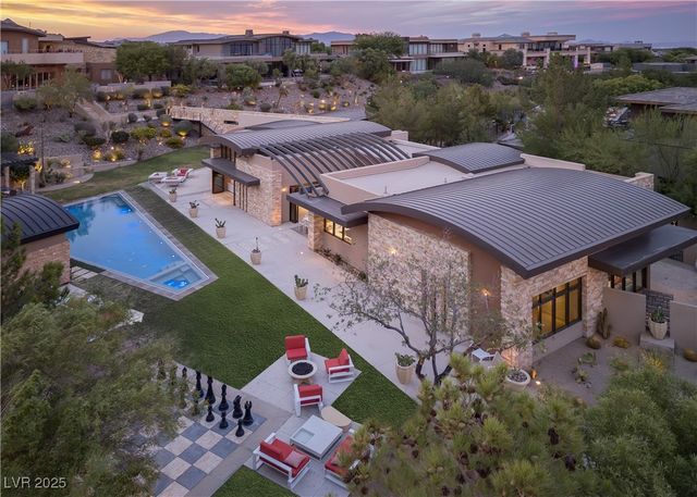 55 Skybird Court, Las Vegas, NV 89135