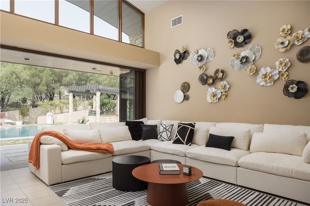 55 Skybird Court, Las Vegas, NV 89135