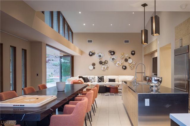 55 Skybird Court, Las Vegas, NV 89135