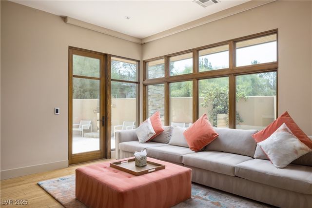 55 Skybird Court, Las Vegas, NV 89135