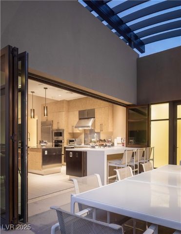 55 Skybird Court, Las Vegas, NV 89135