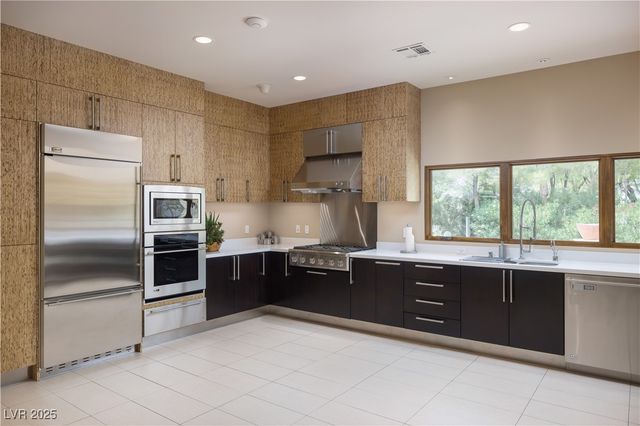 55 Skybird Court, Las Vegas, NV 89135