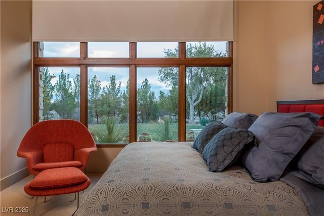 55 Skybird Court, Las Vegas, NV 89135