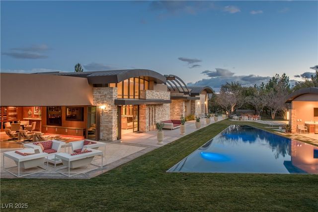 55 Skybird Court, Las Vegas, NV 89135