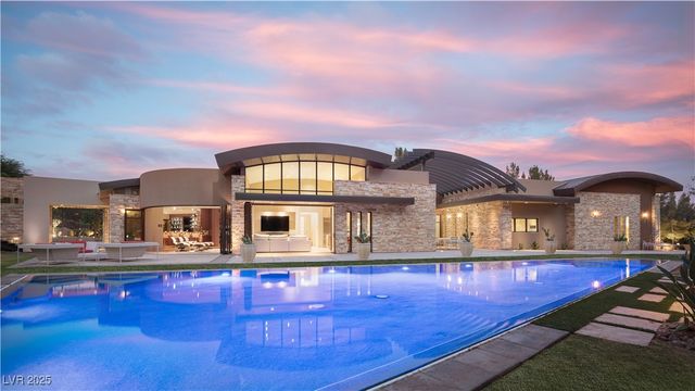 55 Skybird Court, Las Vegas, NV 89135