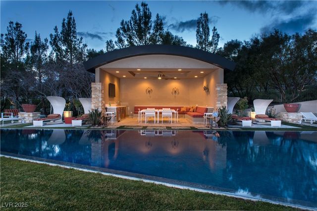 55 Skybird Court, Las Vegas, NV 89135