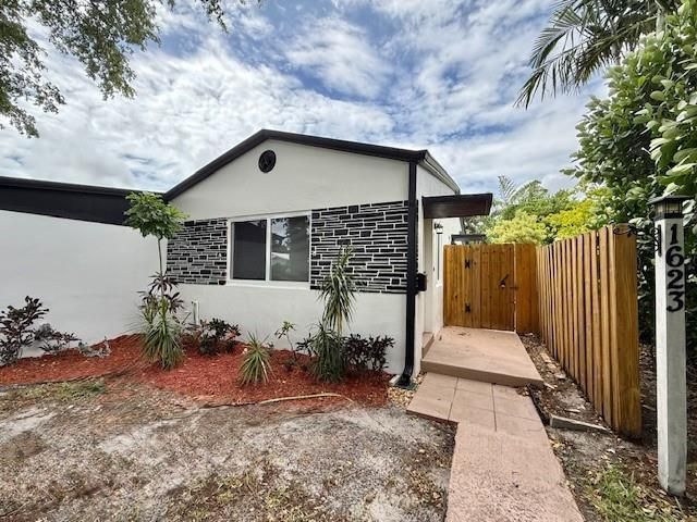 1621-1623 NE 16th Terrace NE, Fort Lauderdale, FL 33305