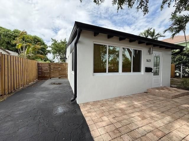 1621-1623 NE 16th Terrace NE, Fort Lauderdale, FL 33305
