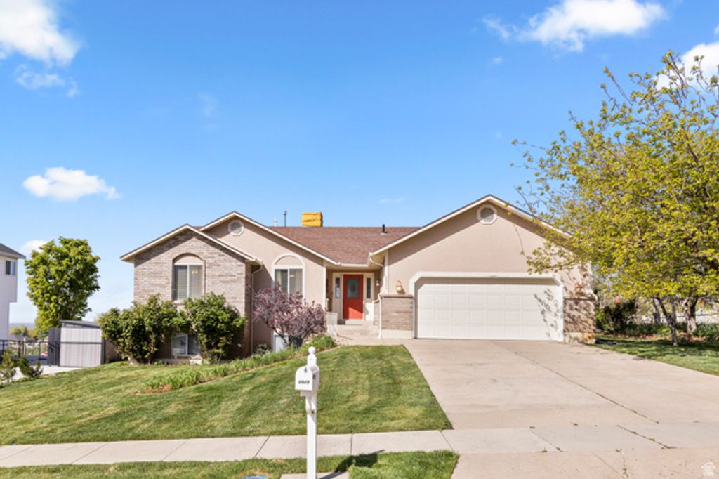 Image 2 of property listing at 2925 N 850 E, North Ogden, UT 84414