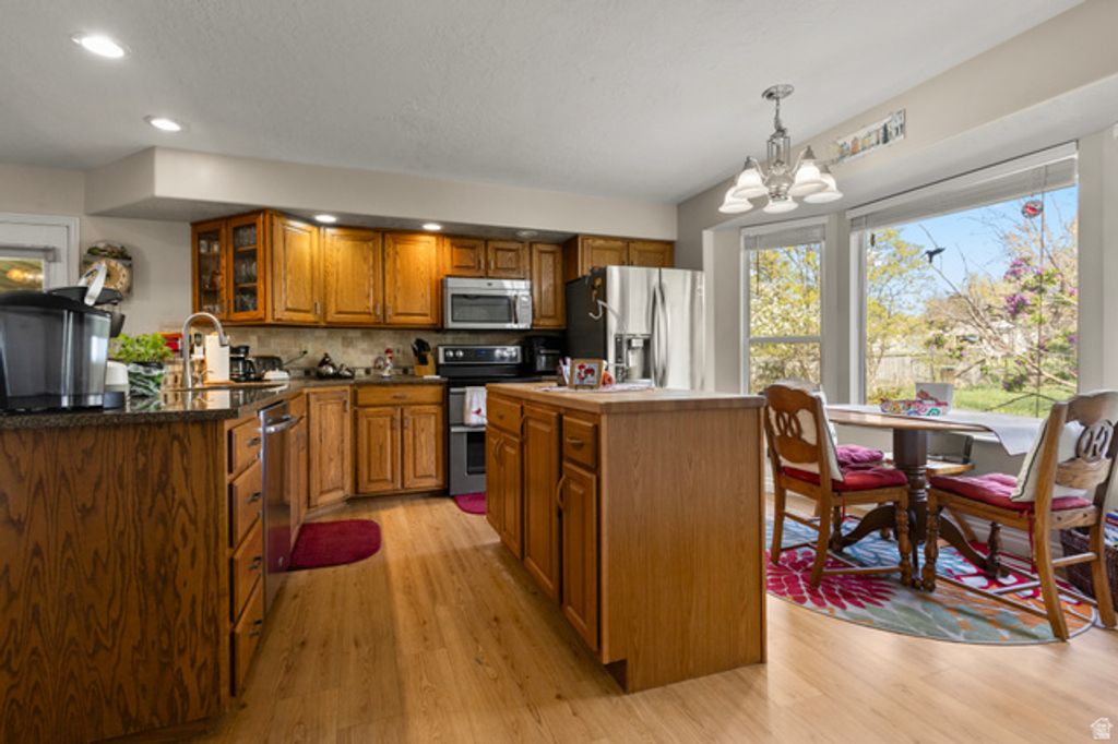 Image 10 of property listing at 2925 N 850 E, North Ogden, UT 84414