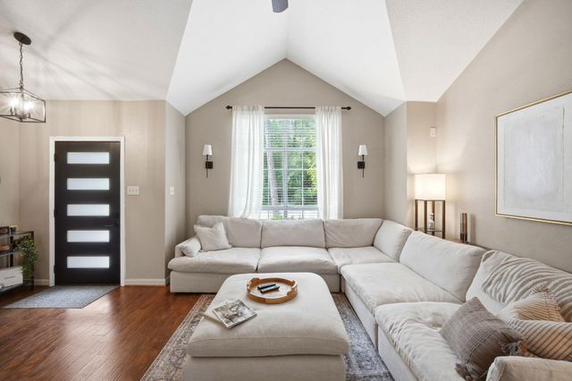 6 Hawkseye Place, The Woodlands, TX 77381