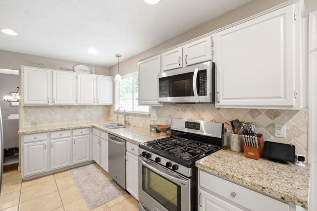 6 Hawkseye Place, The Woodlands, TX 77381
