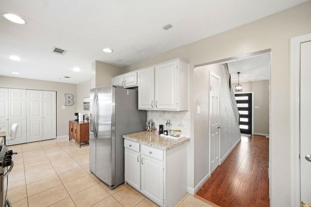 6 Hawkseye Place, The Woodlands, TX 77381