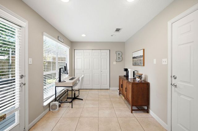 6 Hawkseye Place, The Woodlands, TX 77381