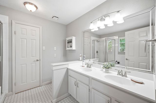 6 Hawkseye Place, The Woodlands, TX 77381