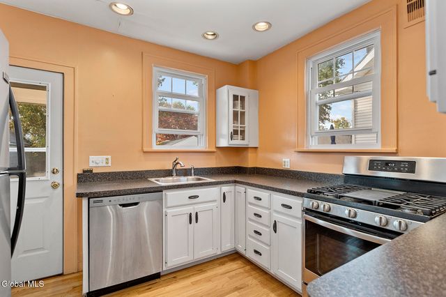 39 Lawnridge Avenue, Albany, NY 12208