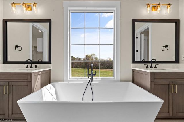 3973 Valley View Circle, Clemmons, NC 27012