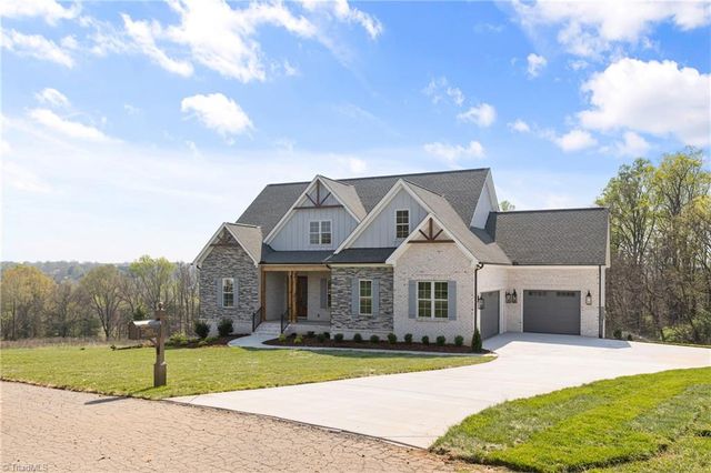 3973 Valley View Circle, Clemmons, NC 27012