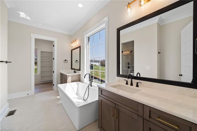 3973 Valley View Circle, Clemmons, NC 27012