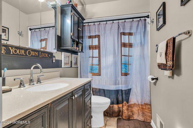 22 Princeton Drive, Jackson, NJ 08527