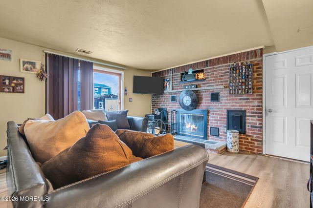 22 Princeton Drive, Jackson, NJ 08527