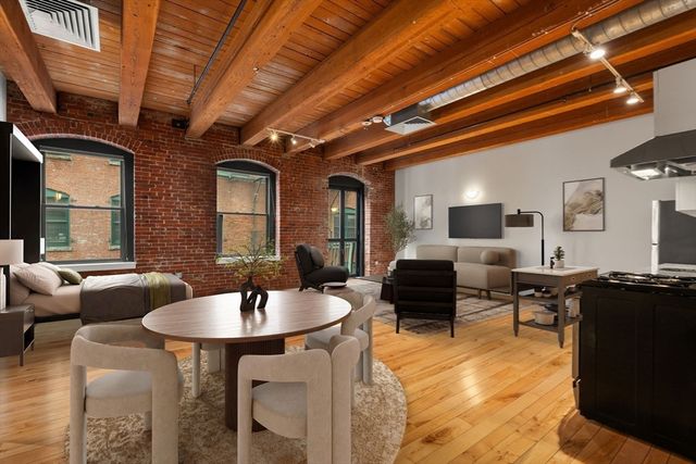 21 Wormwood St 323, Boston, MA 02210