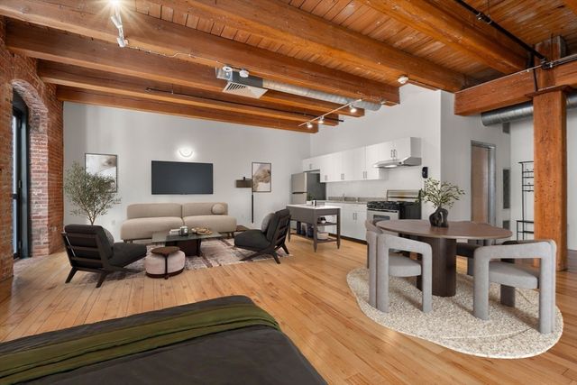 21 Wormwood St 323, Boston, MA 02210