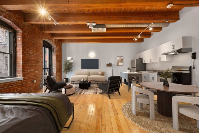 21 Wormwood St 323, Boston, MA 02210