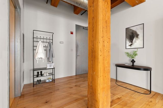 21 Wormwood St 323, Boston, MA 02210