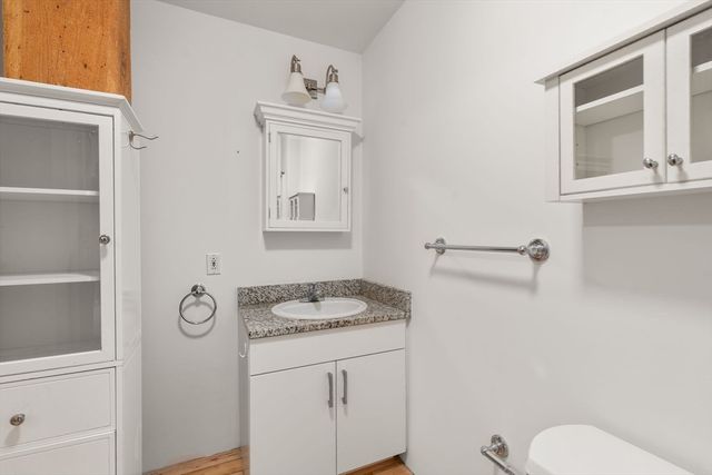 21 Wormwood St 323, Boston, MA 02210