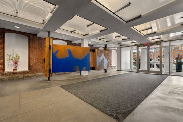 21 Wormwood St 323, Boston, MA 02210