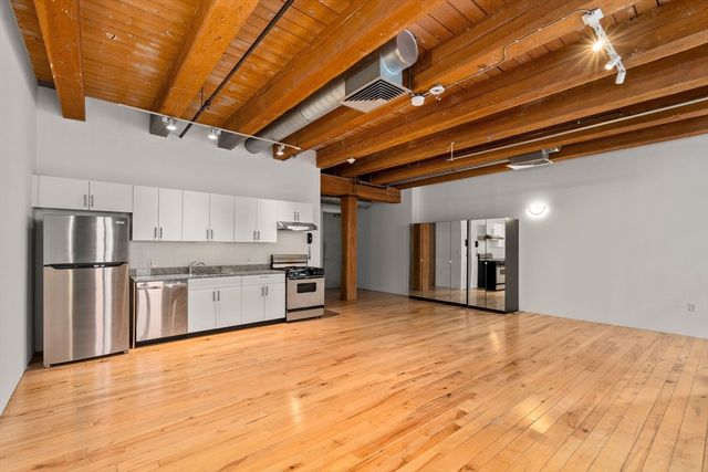 21 Wormwood St 323, Boston, MA 02210