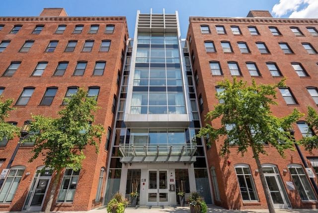 21 Wormwood St 323, Boston, MA 02210
