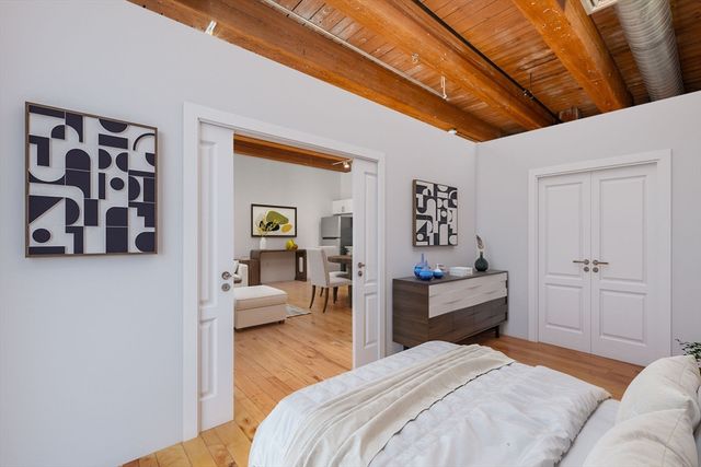 21 Wormwood St 323, Boston, MA 02210