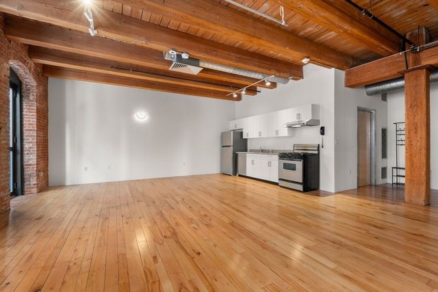 21 Wormwood St 323, Boston, MA 02210