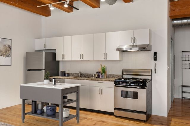 21 Wormwood St 323, Boston, MA 02210