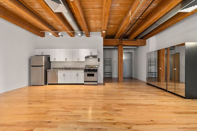 21 Wormwood St 323, Boston, MA 02210
