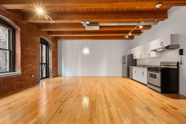 21 Wormwood St 323, Boston, MA 02210