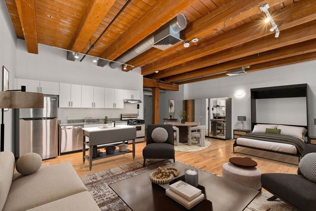 21 Wormwood St 323, Boston, MA 02210